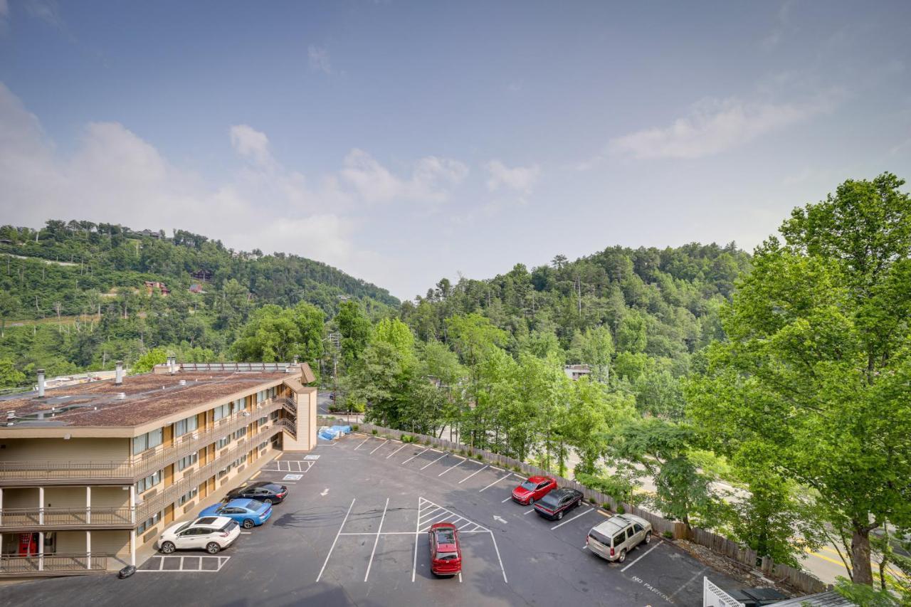 Stylish Gatlinburg Condo With Pool Walk Downtown! Экстерьер фото
